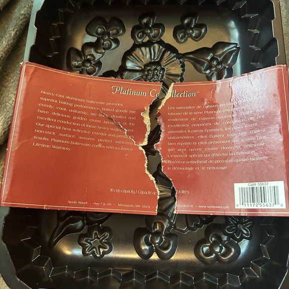 Nordic Ware Wildflower Cake Pan NEW - Picture 2 of 3